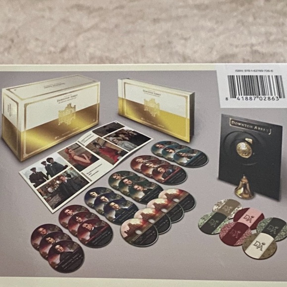 Downtown Abbey Limited Edition 
Collectors Set - Picture 5 of 7